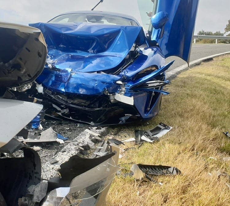 Chiếc siêu xe McLaren Artura bị hư hỏng đáng kể sau vụ tai nạn