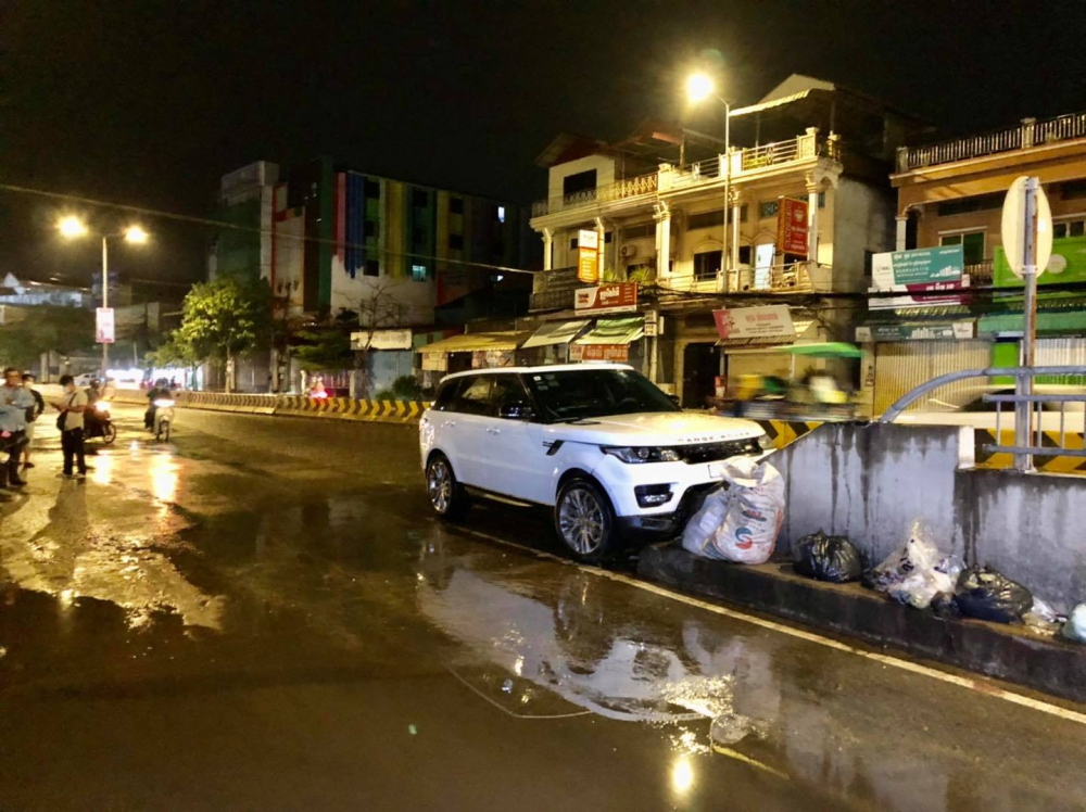 Vụ tai nạn n&agrave;y cho thấy xe Range Rover rất cứng c&aacute;p, t&agrave;i xế kh&ocirc;ng bị 1 vết thương n&agrave;o d&ugrave; l&agrave; x&acirc;y xước