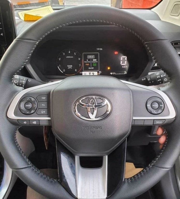 Vô lăng và bảng đồng hồ của Toyota Veloz 2022 Vô lăng và bảng đồng hồ của Toyota Veloz 2022