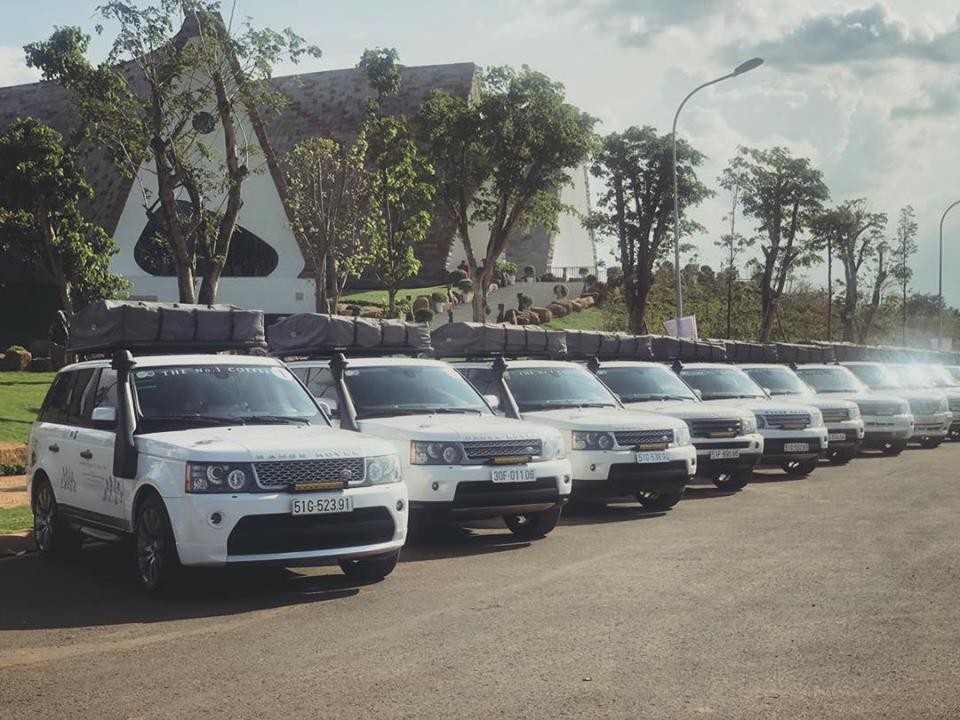 D&agrave;n xe Land Rover Range Rover đời cũ của Đặng L&ecirc; Nguy&ecirc;n Vũ