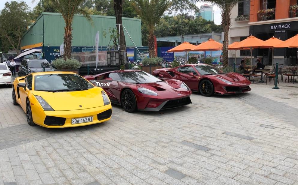 C&ograve;n đ&acirc;y l&agrave; bộ 3 si&ecirc;u xe bao gồm Lamborghini Gallardo, Ford GT thế hệ mới v&agrave; Ferrari 488 Pista Spider