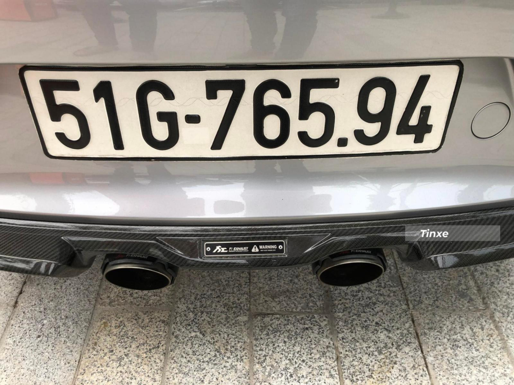 Chiếc xe Porsche 911 Targa 4 GTS c&oacute; trang bị khuếch t&aacute;n carbon v&agrave; ống xả của Fi