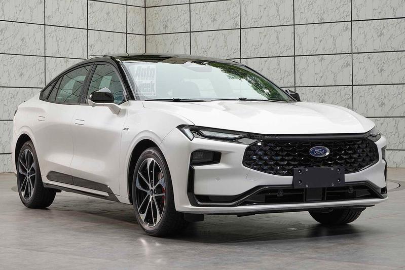 Ford Mondeo 2022 bản ST-Line có thiết kế đầu xe khác biệt