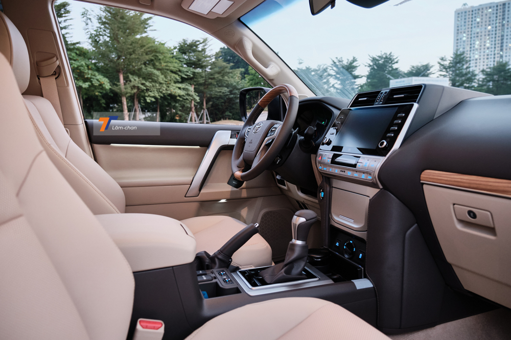 Hàng ghế đầu của Toyota Land Cruiser Prado 2021 đều có chỉnh điện, trong đó ghế lái chỉnh 10 hướng còn ghế phụ chỉnh 4 hướng. Hàng ghế đầu của Toyota Land Cruiser Prado 2021 đều có chỉnh điện, trong đó ghế lái chỉnh 10 hướng còn ghế phụ chỉnh 4 hướng.