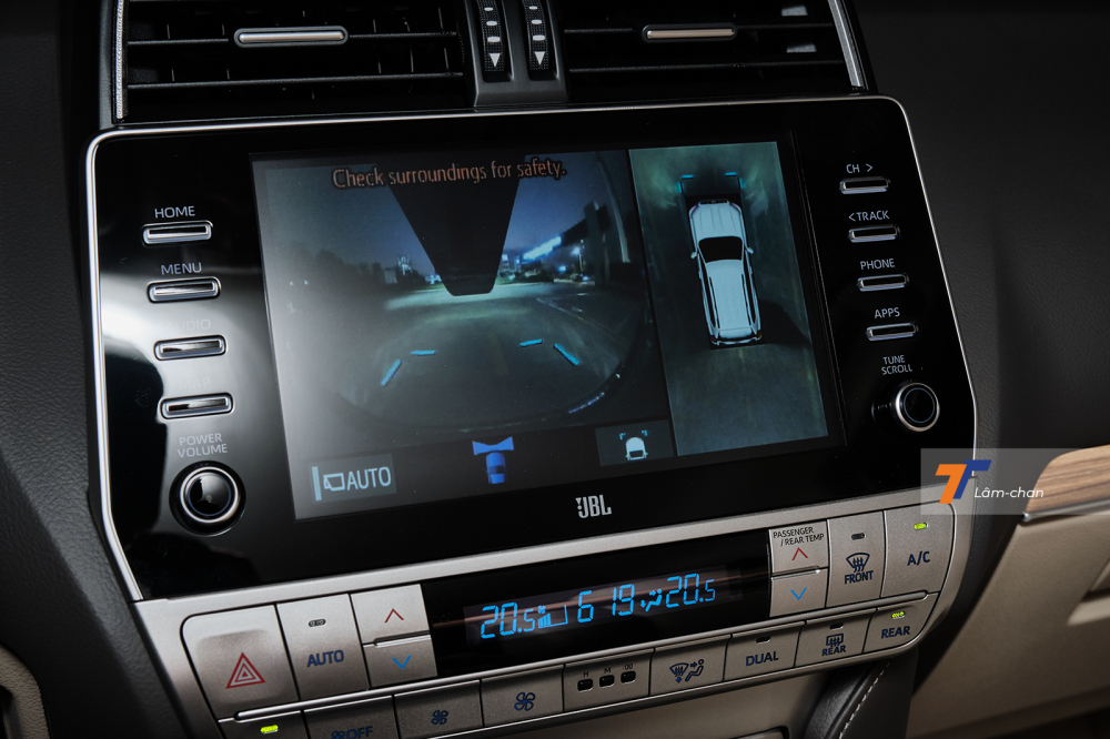 Một trong những điểm đáng tiếc của Toyota Land Cruiser Prado 2021 chính là hệ thống camera 360 độ chưa được sắc nét cho lắm. Một trong những điểm đáng tiếc của Toyota Land Cruiser Prado 2021 chính là hệ thống camera 360 độ chưa được sắc nét cho lắm.