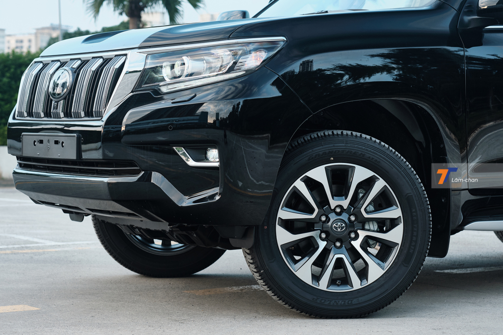Mâm hợp kim 19 inch mới, 2 tông màu và có thiết kế thể thao hơn đời cũ. Mâm hợp kim 19 inch mới, 2 tông màu và có thiết kế thể thao hơn đời cũ.