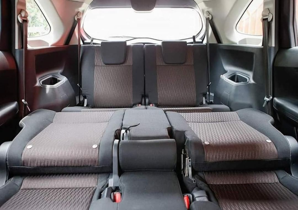 Hàng ghế thứ hai của Toyota Avanza 2022 có thể gập phẳng xuống
