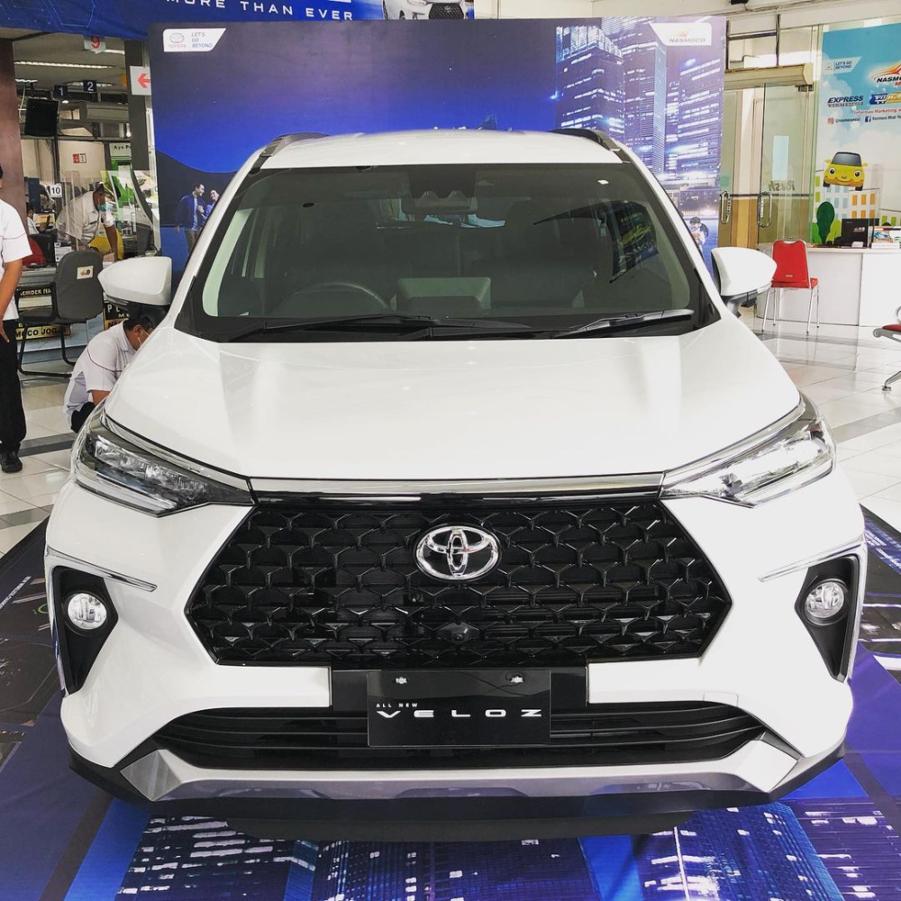 Cận cảnh đầu xe của Toyota Veloz 2022
