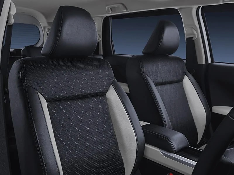 Ghế bọc nỉ phối da của Toyota Veloz 2022