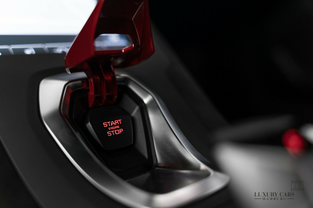 Trải nghiệm trên siêu xe Lamborghini Huracan STO cho thấy xe có 3 chế độ lái đặt tên hoàn toàn xa lạ với các mẫu xe cùng nhà, đầu tiên là STO mang đến cảm giác lái tốt nhất khi xe đi trên phố, tiếp theo đó là Trofeo tập trung vào các thông số để đua và cuối cùng là Pioggia giúp chủ nhân an tâm chạy xe dưới trời mưa. Trải nghiệm trên siêu xe Lamborghini Huracan STO cho thấy xe có 3 chế độ lái đặt tên hoàn toàn xa lạ với các mẫu xe cùng nhà, đầu tiên là STO mang đến cảm giác lái tốt nhất khi xe đi trên phố, tiếp theo đó là Trofeo tập trung vào các thông số để đua và cuối cùng là Pioggia giúp chủ nhân an tâm chạy xe dưới trời mưa.