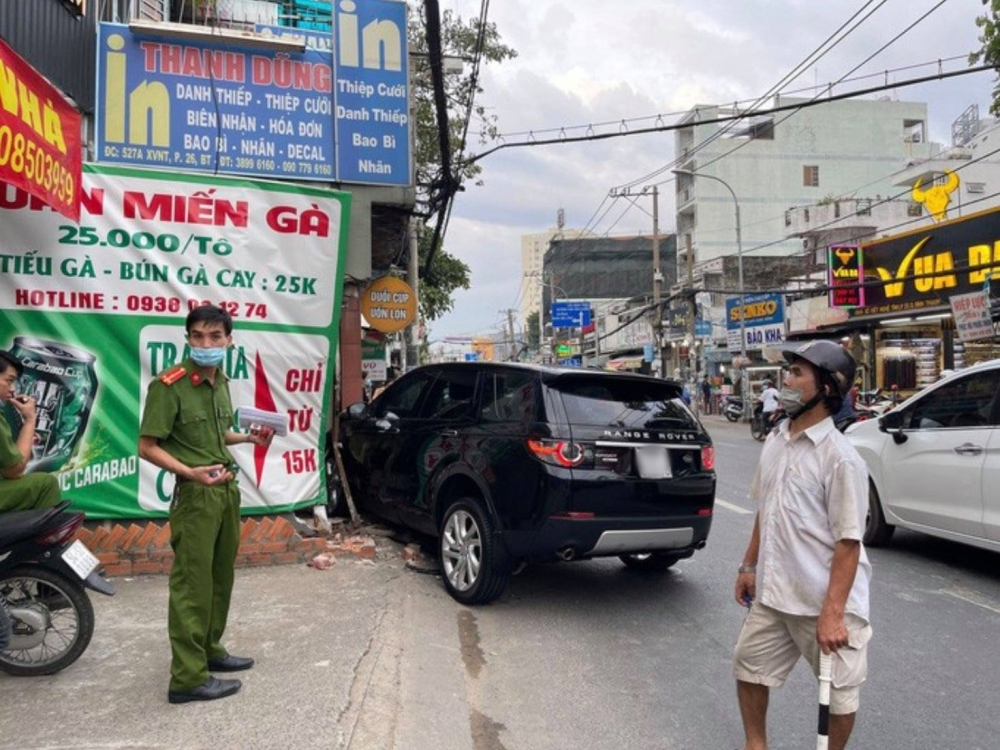 Nạn nhân tử vong mới cắt tóc xong và đang trên đường đi bộ về nhà đã gặp tai nạn thương tâm Nạn nhân tử vong mới cắt tóc xong và đang trên đường đi bộ về nhà đã gặp tai nạn thương tâm