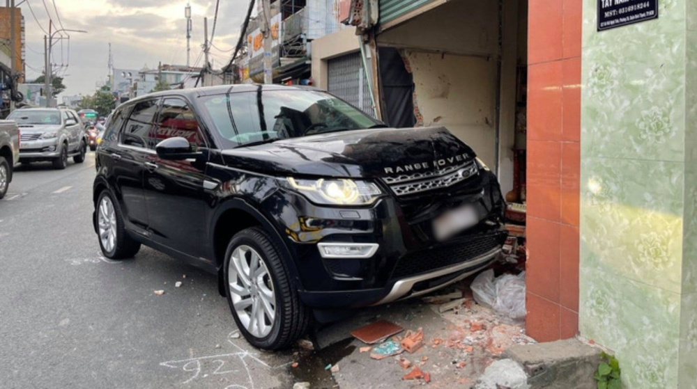 Thiệt hại của xe Land Rover Discovery Sport Thiệt hại của xe Land Rover Discovery Sport
