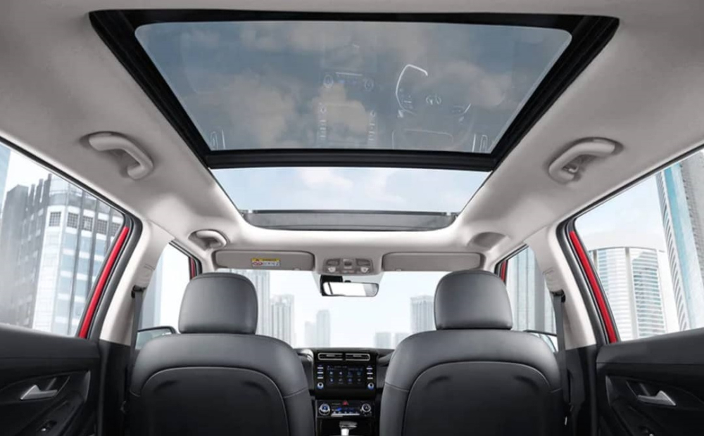 Cửa sổ trời to&agrave;n cảnh của Hyundai Creta 2022