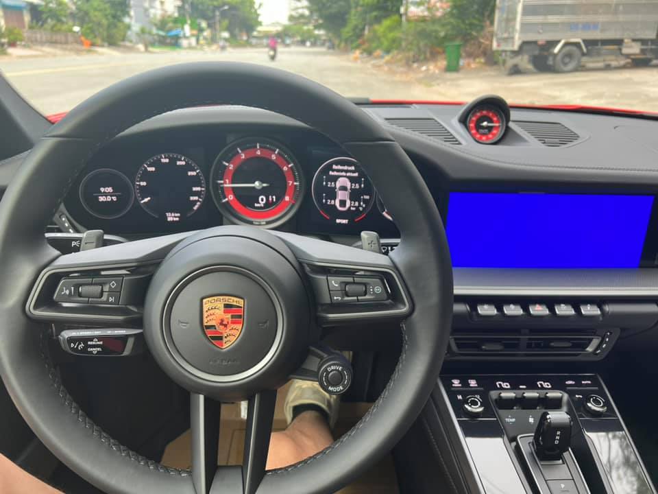 Tay chơi tiền số tậu Porsche 911 Carrera 4 hơn 7,5 tỷ đồng chỉ mới 24 tuổi
