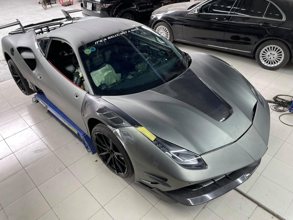 Diện mạo siêu xe Ferrari 488 GTB độ Misha Designs phần đầu xe đã được hoàn thiện gần xong