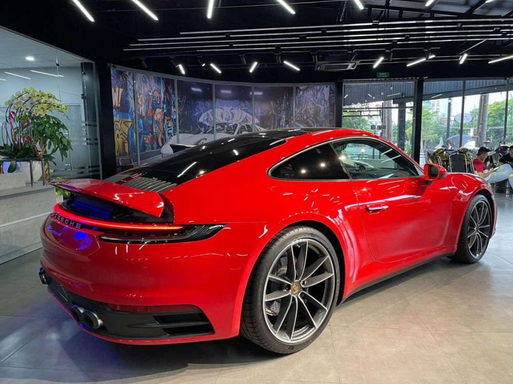 Porsche 911 Carrera 4 có giá chính hãng hơn 7,4 tỷ đồng