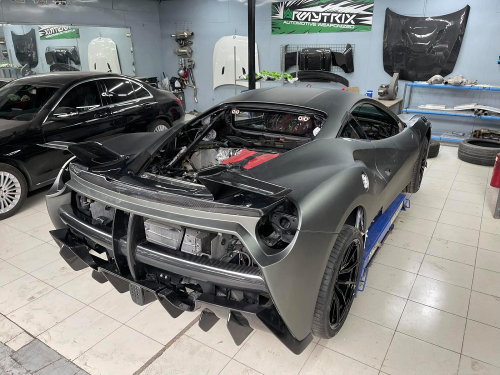 Hình ảnh mới của xe Ferrari 488 GTB độ khủng, chủ garage xưởng độ cũng đã hé lộ