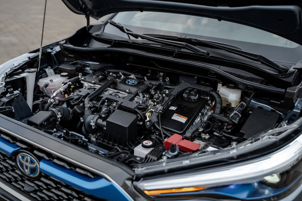 Toyota Corolla Cross chính là mẫu xe phổ thông đầu tiên tại Việt Nam được trang bị động cơ Hybrid.