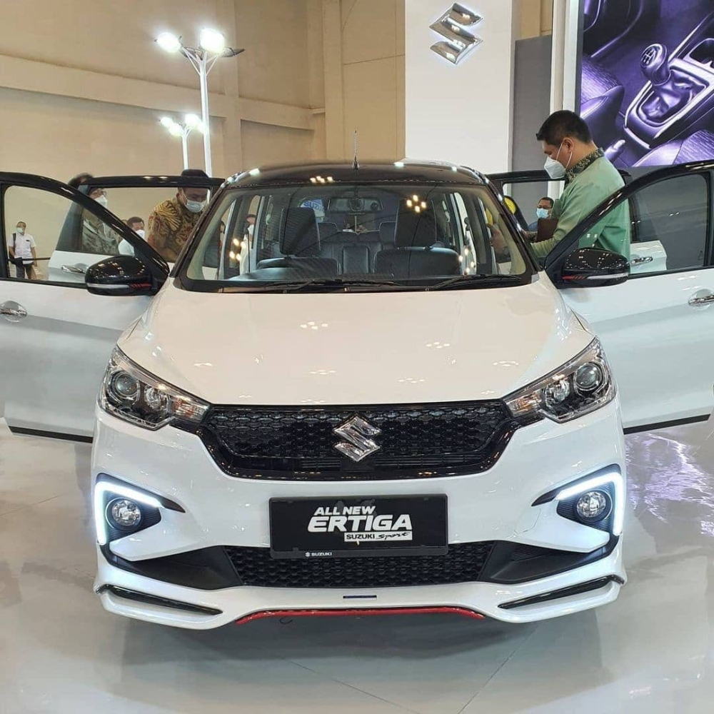 Cận cảnh đầu xe thể thao hơn của Suzuki Ertiga Sport FF 2022