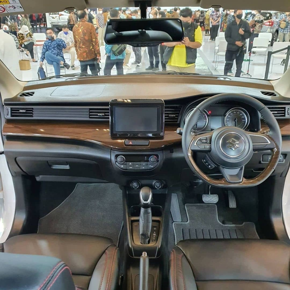 Nội thất bên trong Suzuki Ertiga Sport FF 2022