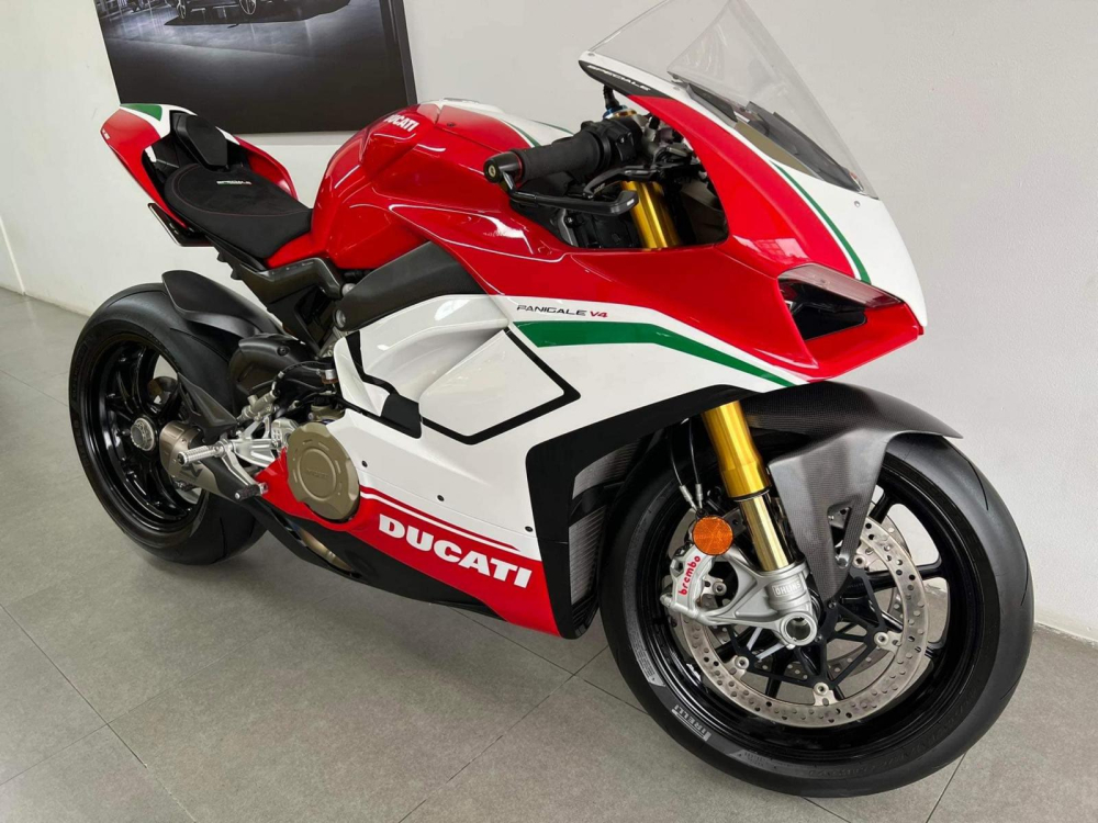 Ngán siêu xe, Hoàng Kim Khánh chuyển sang mua mô tô giới hạn Ducati Panigale V4 Speciale