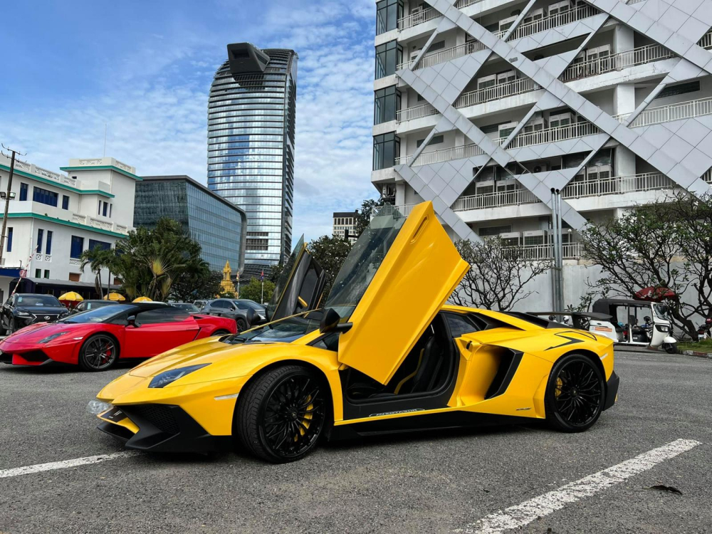 Cận cảnh siêu xe Lamborghini Aventador SV Coupe đang rao bán hơn 13,5 tỷ đồng Cận cảnh siêu xe Lamborghini Aventador SV Coupe đang rao bán hơn 13,5 tỷ đồng