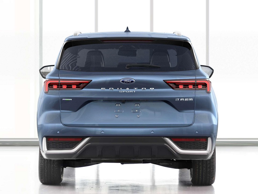 Ford Equator Sport 2022 nhìn từ đằng sau