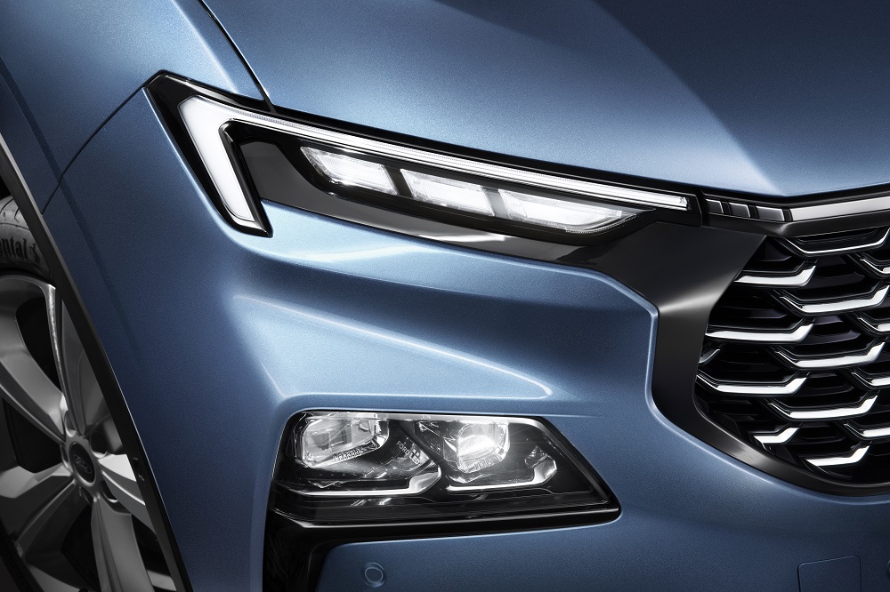 Hệ thống đèn 2 tầng trên đầu xe của Ford Equator Sport 2022