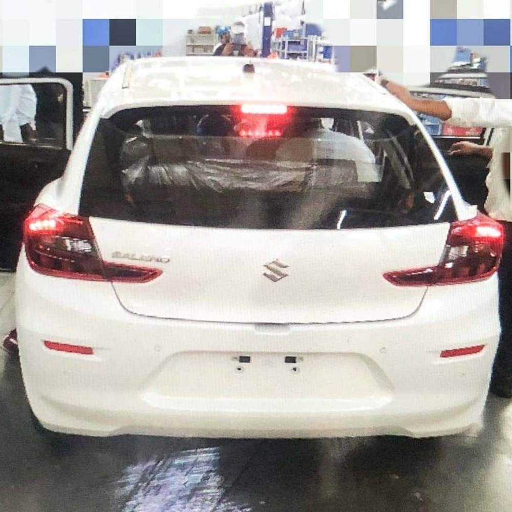 Suzuki Baleno 2022 nhìn từ đằng sau