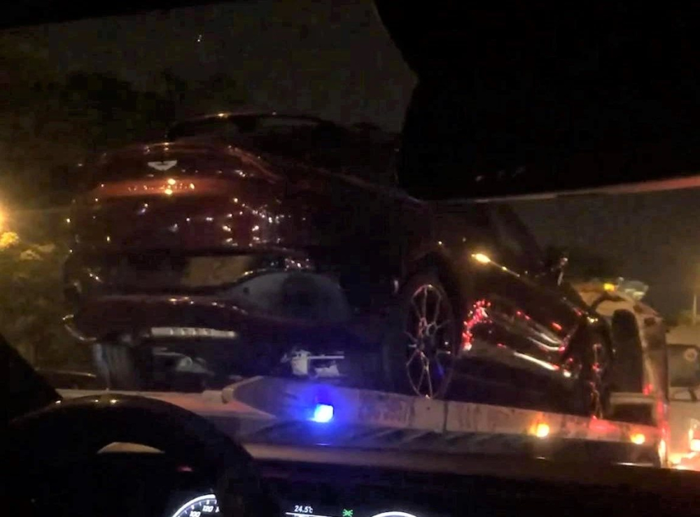 Aston Martin DBX thứ 2 về nước sở hữu màu sơn lạ, giá hơn 16 tỷ đồng