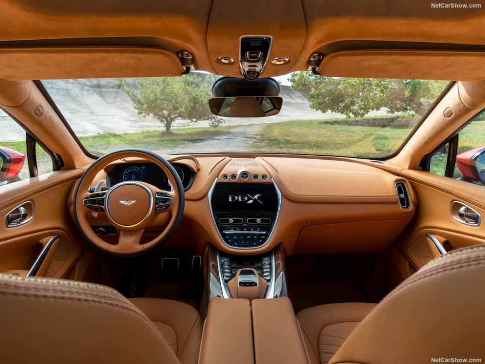 Nội thất một chiếc xe Aston Martin DBX