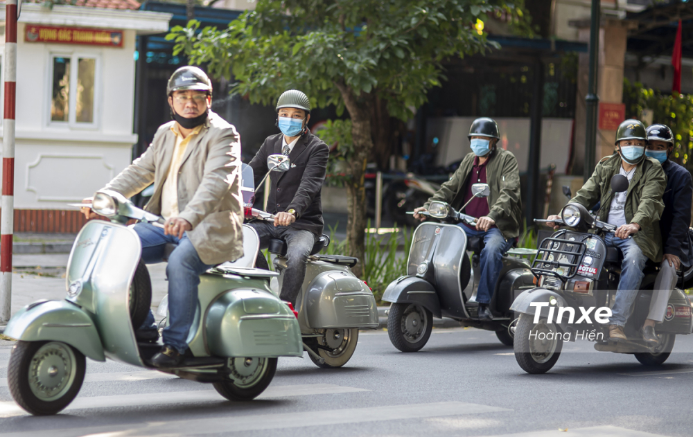 Không màu sắc như những chiếc xe Vespa hiện đại Không màu sắc như những chiếc xe Vespa hiện đại