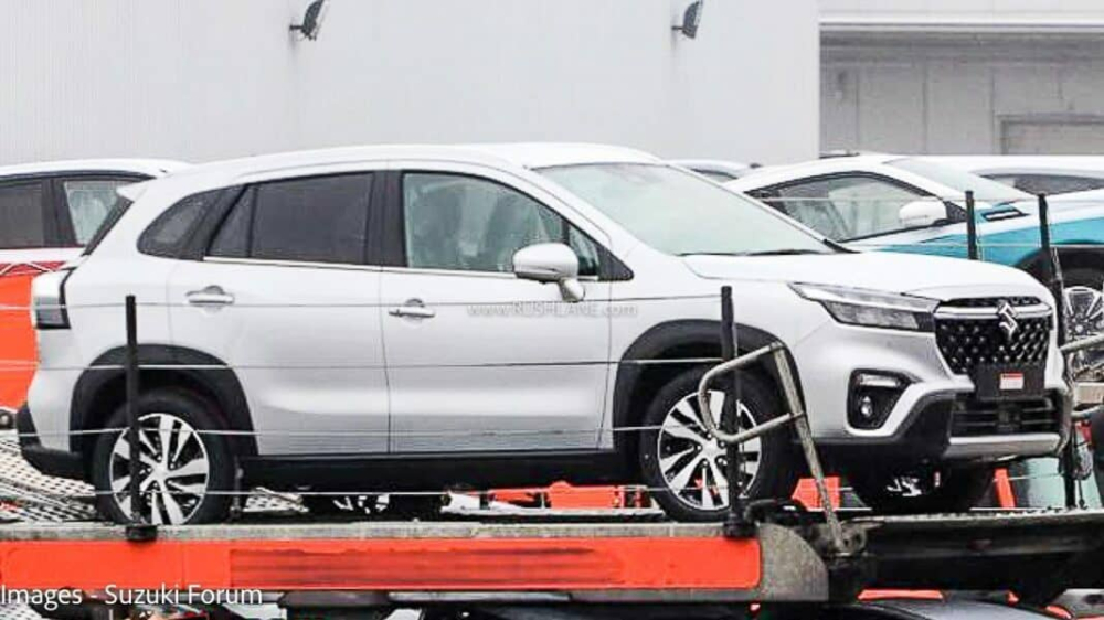 Suzuki S-Cross 2022 nh&igrave;n từ b&ecirc;n sườn