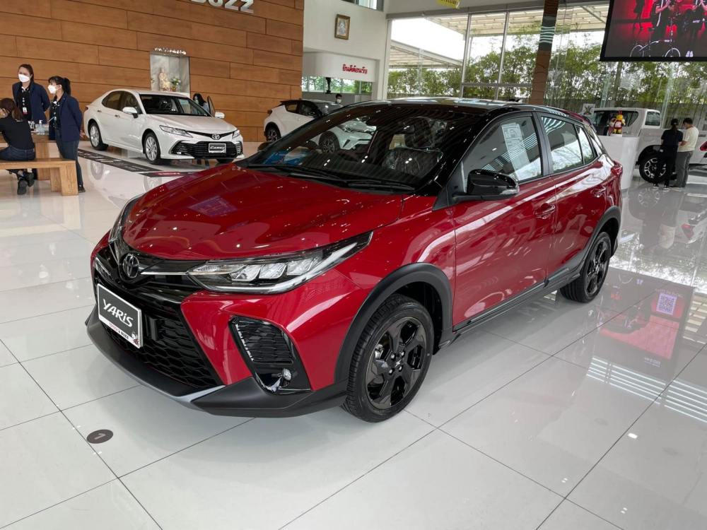 Toyota Yaris X-Urban 2021 được trưng bày tại đại lý ở Thái Lan