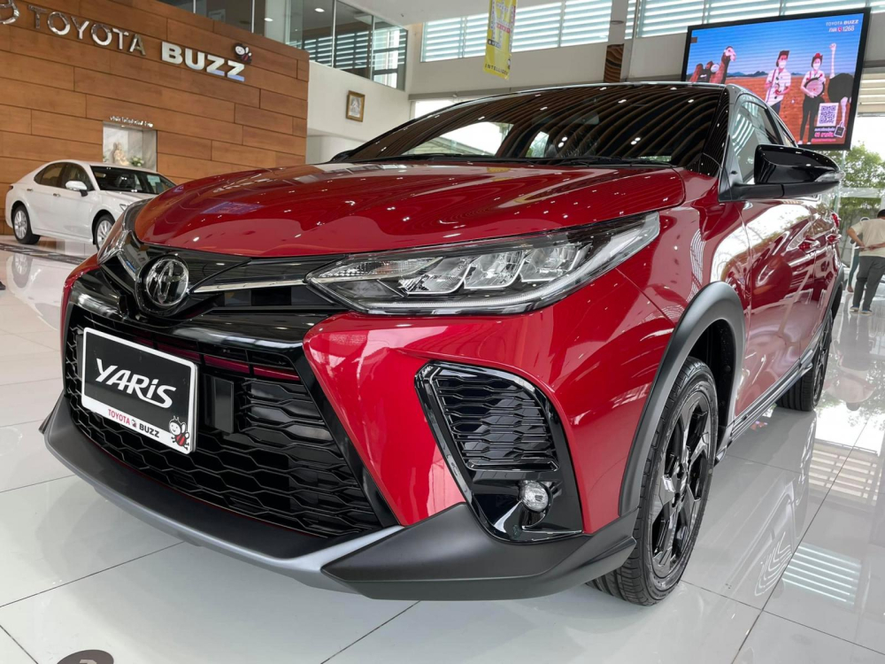Lưới tản nhiệt và khe gió sơn màu đen của Toyota Yaris X-Urban 2021