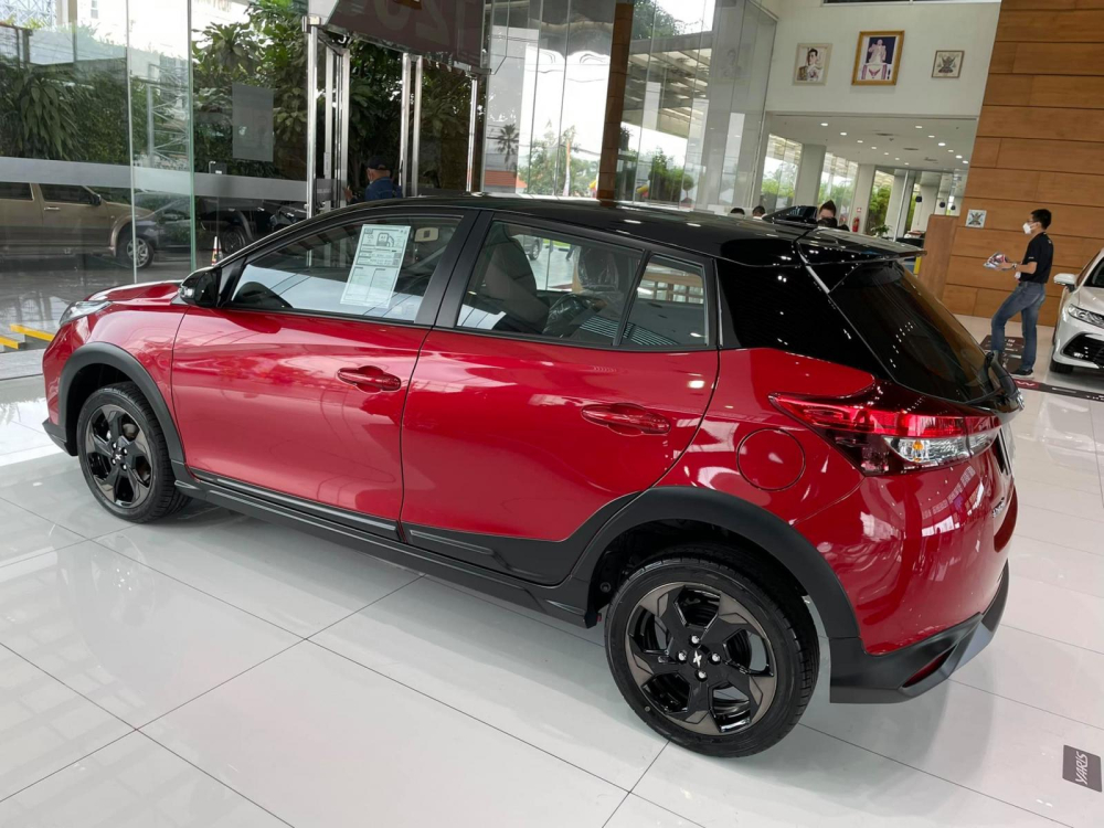 Thân xe của Toyota Yaris X-Urban 2021 cao hơn 30 mm so với xe tiêu chuẩn