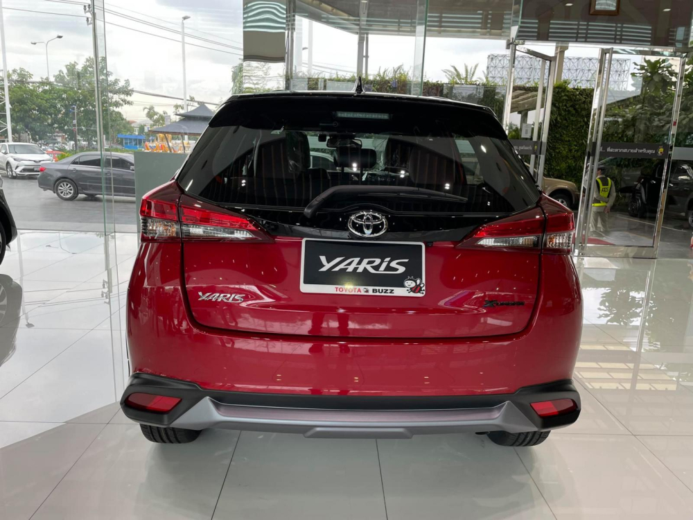 Toyota Yaris X-Urban 2021 có logo X-Urban trên cửa cốp