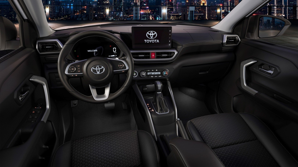 Ra mắt Việt Nam v&agrave;o ng&agrave;y 4/11 vừa qua nhưng nhiều đại l&yacute; vẫn chưa c&oacute; sẵn Toyota Raize để trưng b&agrave;y cho kh&aacute;ch tham khảo m&agrave; phải chờ đến cuối th&aacute;ng n&agrave;y.