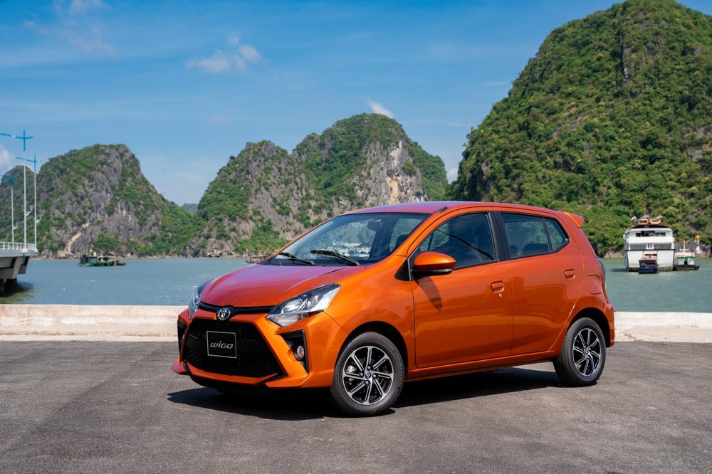 Toyota Wigo vươn lên vị trí thứ 3 trong bảng xếp hạng với 341 xe.