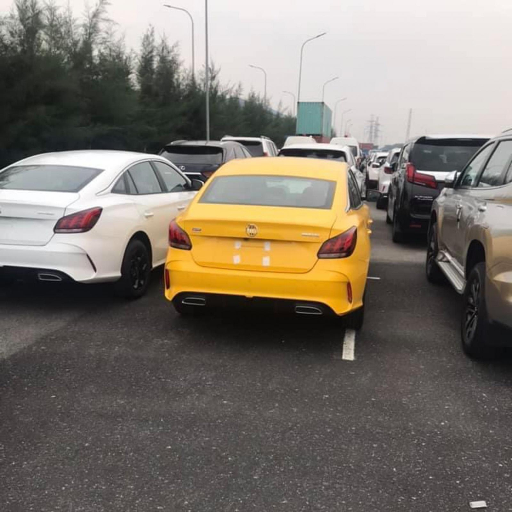 MG5 2022 nhìn từ đằng sau