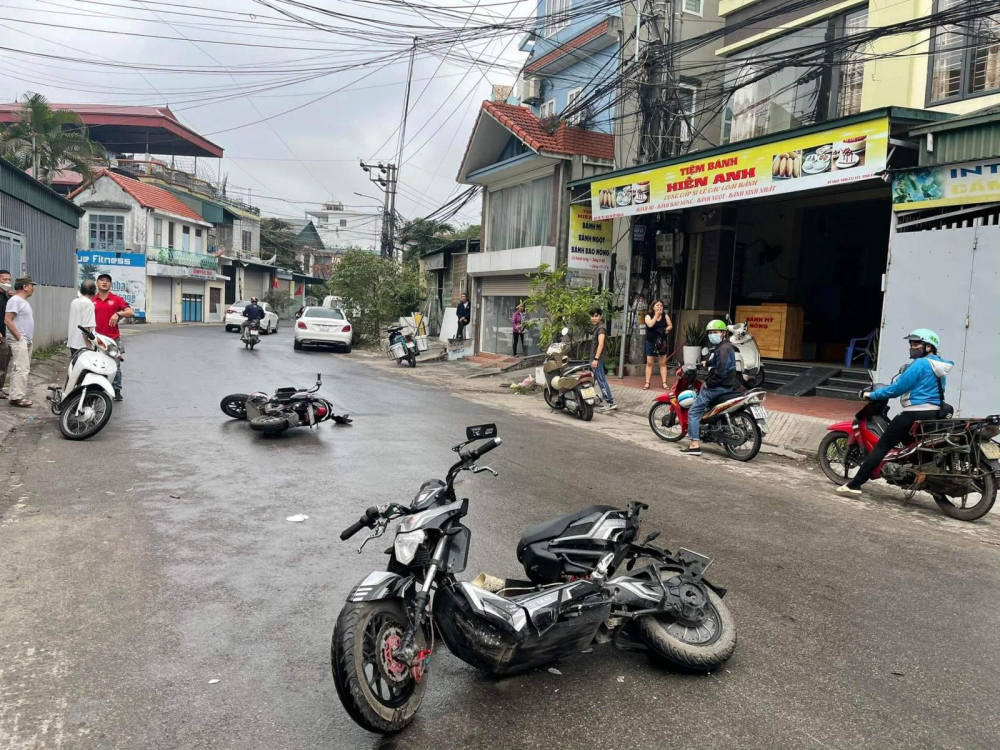 2 xe đạp điện tại hiện trường tai nạn 2 xe đạp điện tại hiện trường tai nạn