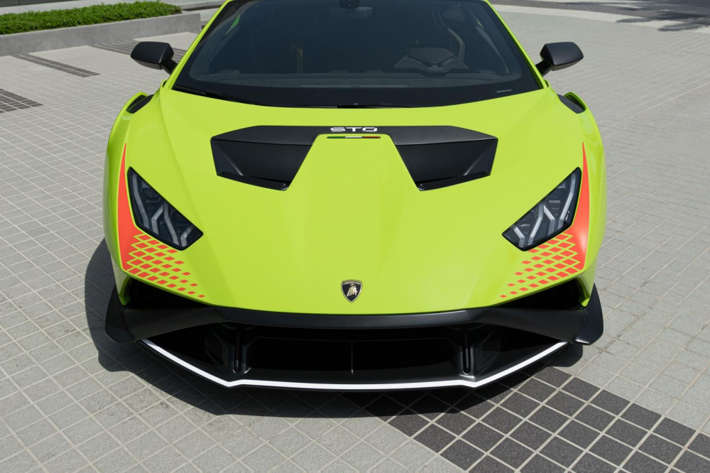 Lamborghini Huracan STO mới về Campuchia c&oacute; m&agrave;u xanh l&aacute; c&acirc;y