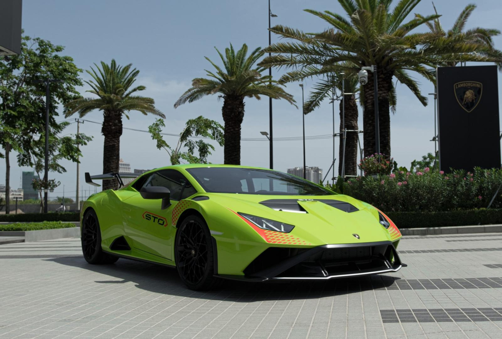 Gi&aacute; xe Lamborghini Huracan STO tại nước ngo&agrave;i hơn 7 tỷ đồng