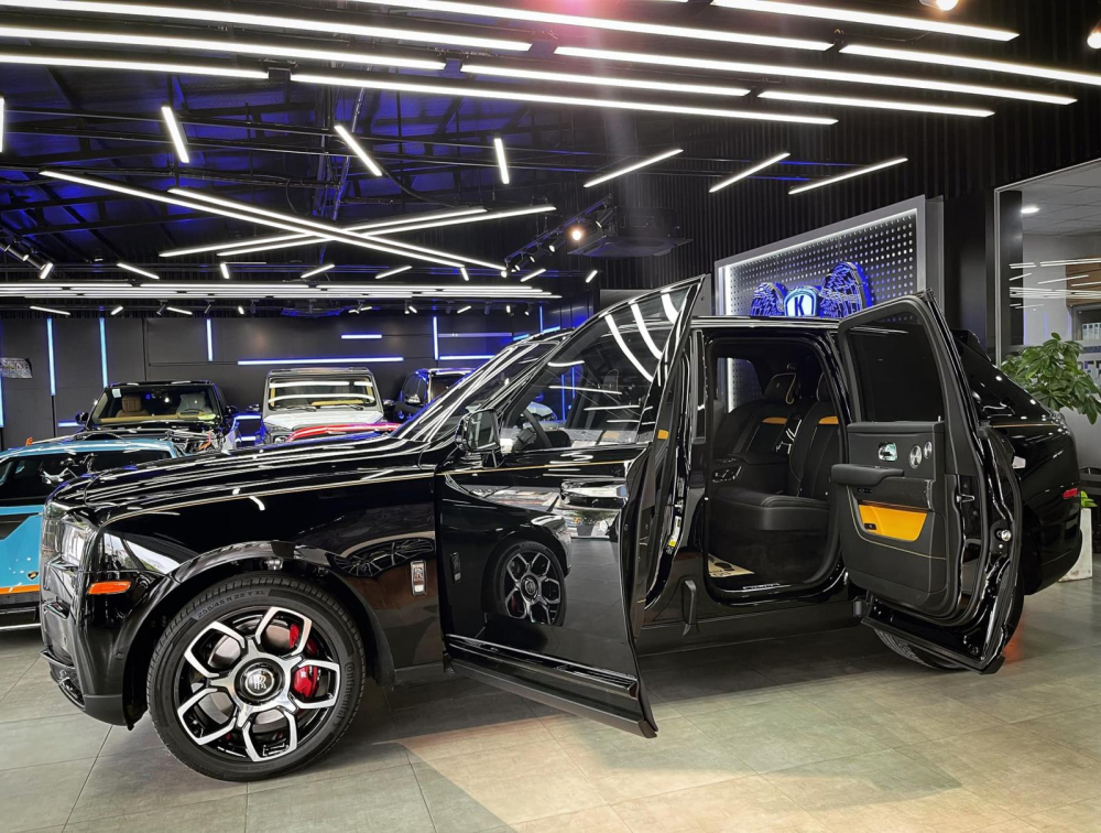 Toàn cảnh chiếc xe Rolls-Royce Cullinan bản Black Badge Toàn cảnh chiếc xe Rolls-Royce Cullinan bản Black Badge
