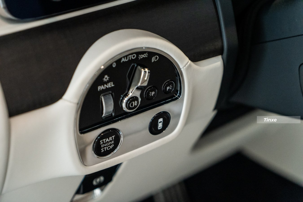 Rolls-Royce Ghost thế hệ mới ch&iacute;nh h&atilde;ng hiện đ&atilde; sẵn s&agrave;ng phục vụ nh&agrave; gi&agrave;u Việt với gi&aacute; từ 30 tỷ đồng
