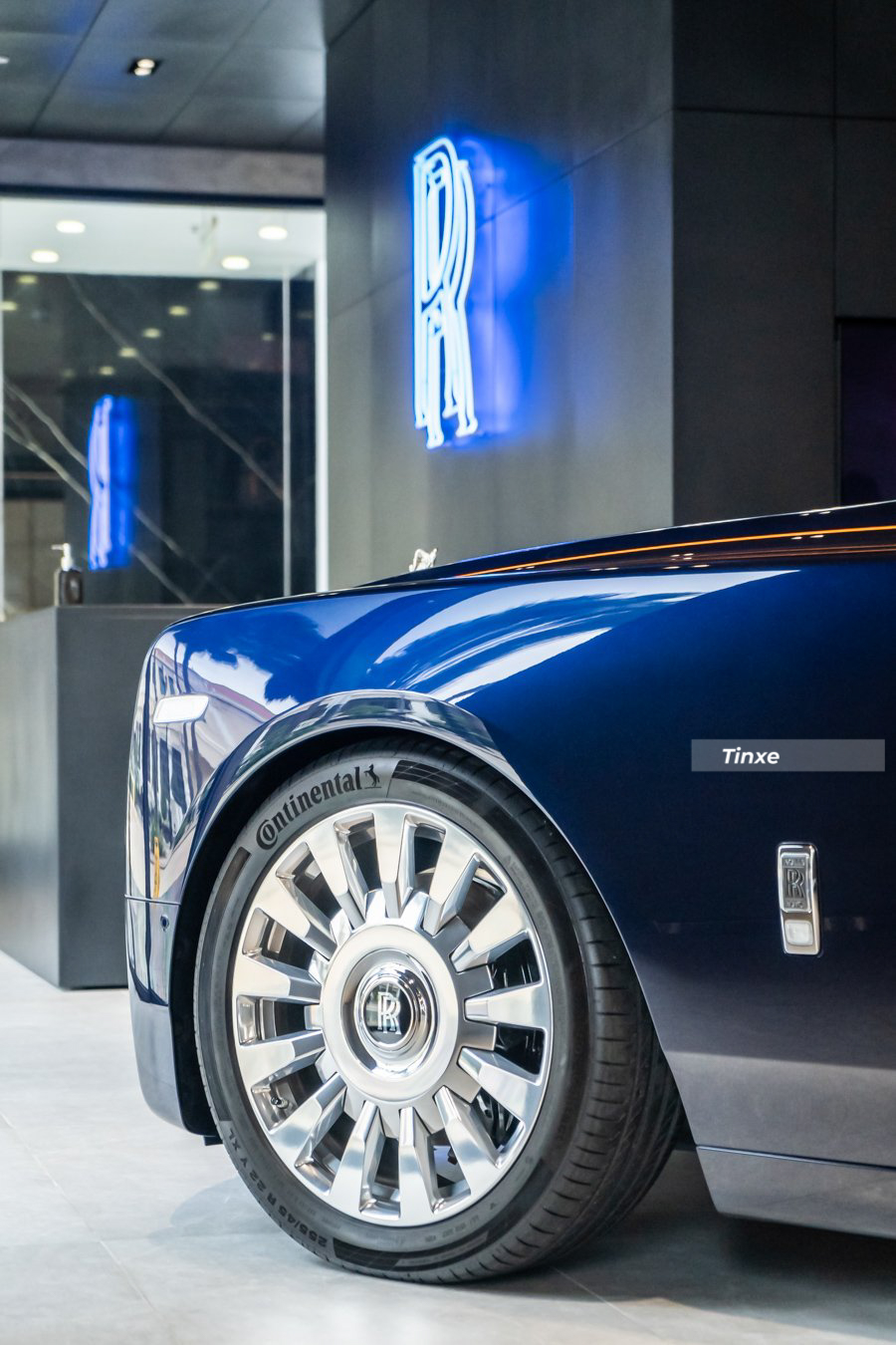 Rolls-Royce đã bắt đầu cuộc chinh phục khách hàng trong Nam bằng việc khai trương showroom chính hãng đầu tiên Rolls-Royce đã bắt đầu cuộc chinh phục khách hàng trong Nam bằng việc khai trương showroom chính hãng đầu tiên