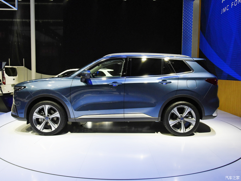 Ford Equator Sport 2022 được định vị trong ph&acirc;n kh&uacute;c SUV cỡ C