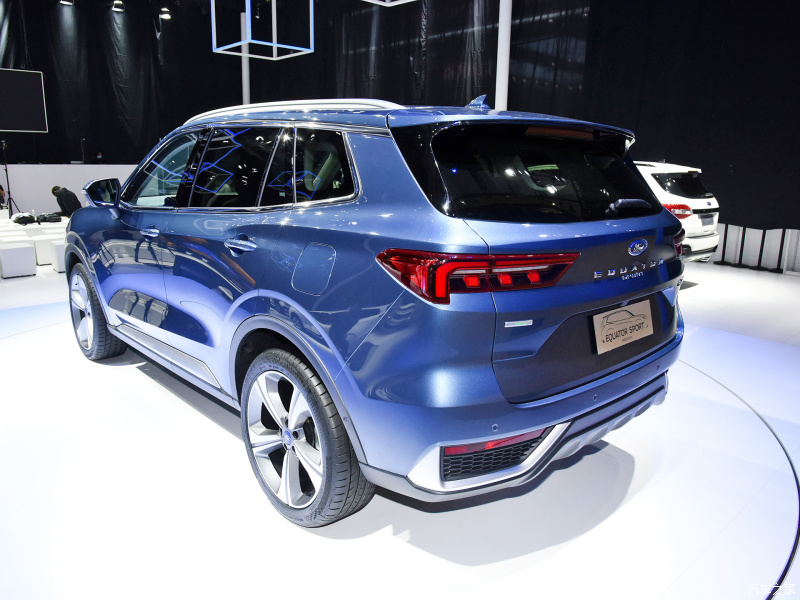 Thiết kế đằng sau của Ford Equator Sport 2022 