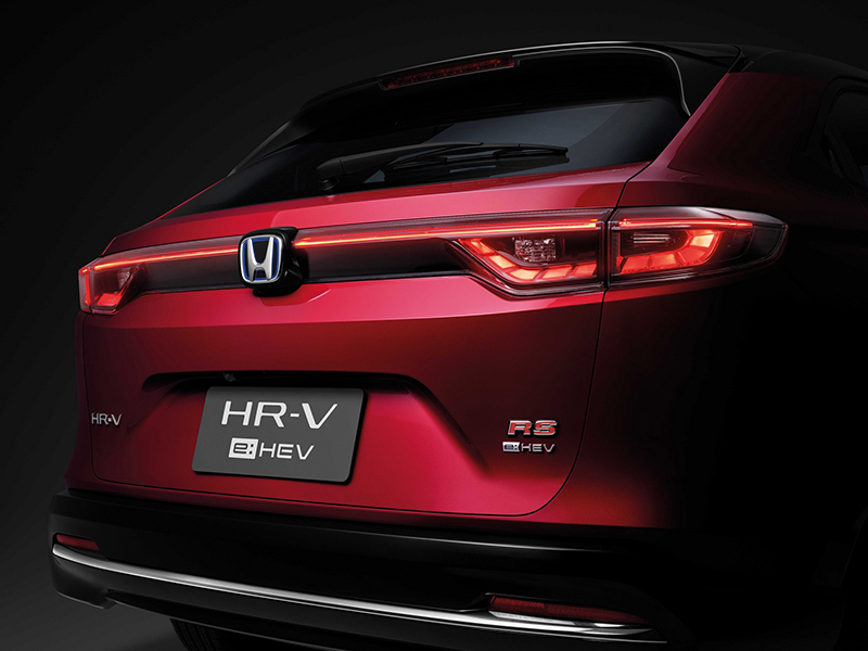 Đằng sau Honda HR-V RS 2022 còn có logo RS màu đỏ