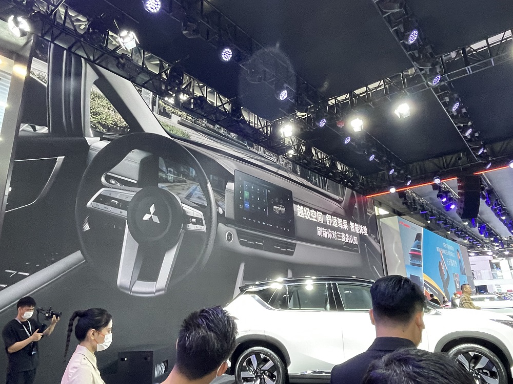 Mitsubishi Airtrek EV 2022 dùng vô lăng mới và màn hình trung tâm cỡ lớn Mitsubishi Airtrek EV 2022 dùng vô lăng mới và màn hình trung tâm cỡ lớn